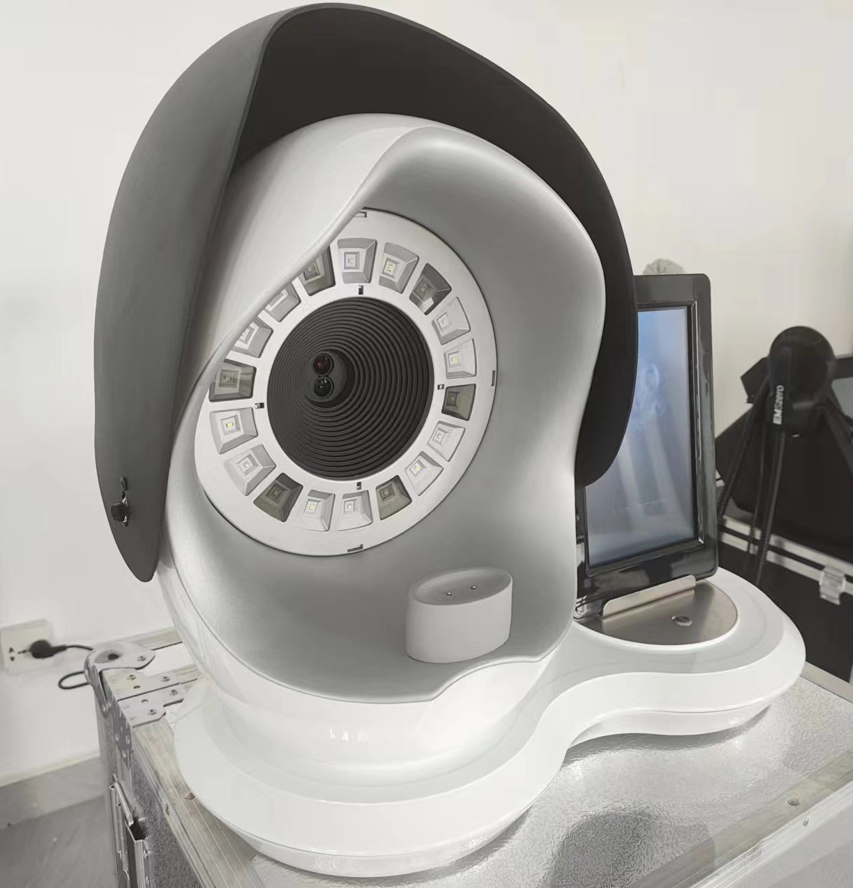 2025 NEWEST Skin Analyzer AI Intelligent Image Instrument Detector Magic Mirror 3D Digital Facial Analysis Machine Product - Image 6