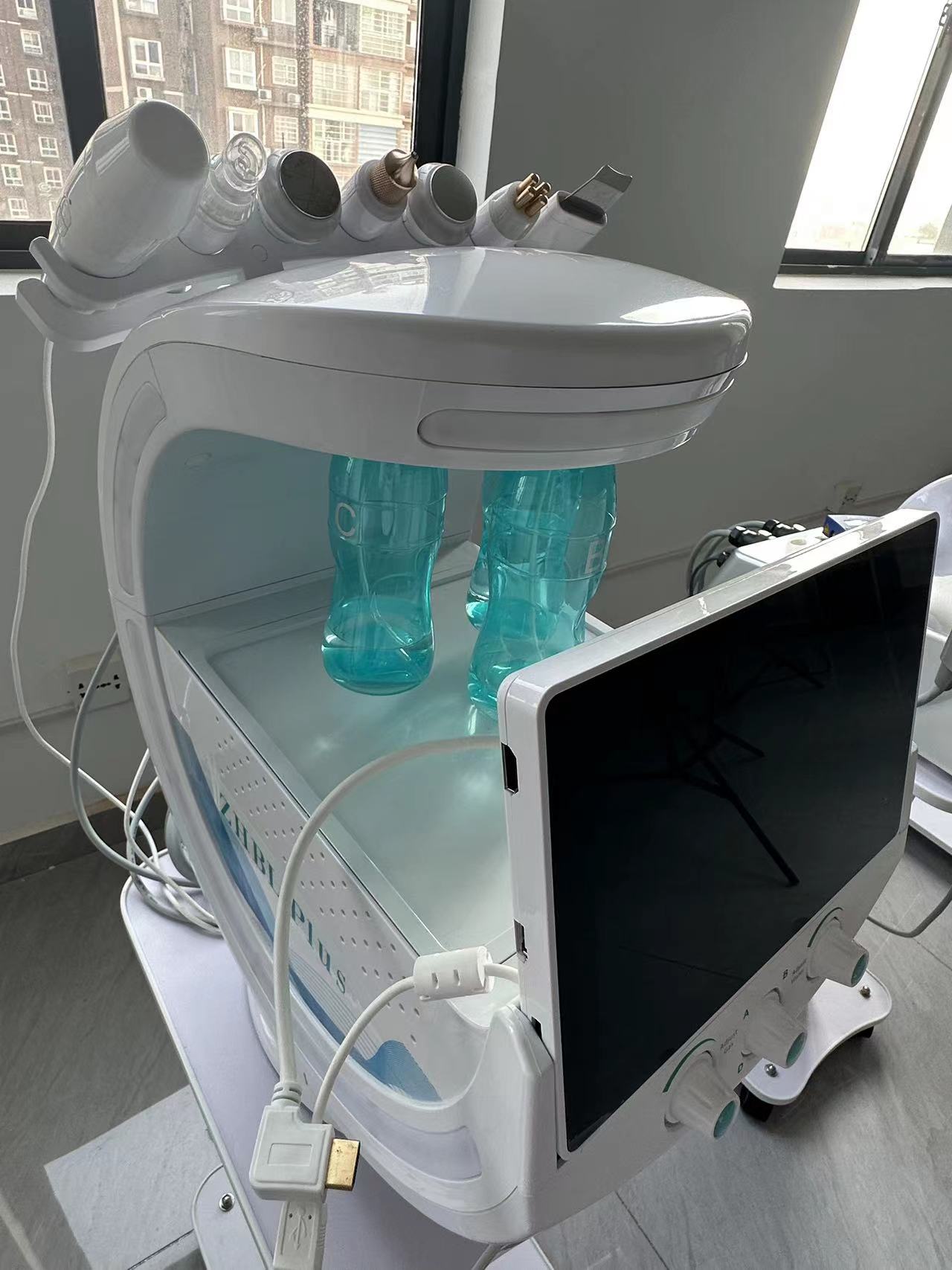 Accessory 7 handles 7 in 1 Hydro facial machine Ultrasonic Skin Analyzer Skin Rejuvenation Dermabrasion Oxygen Facial Machine
