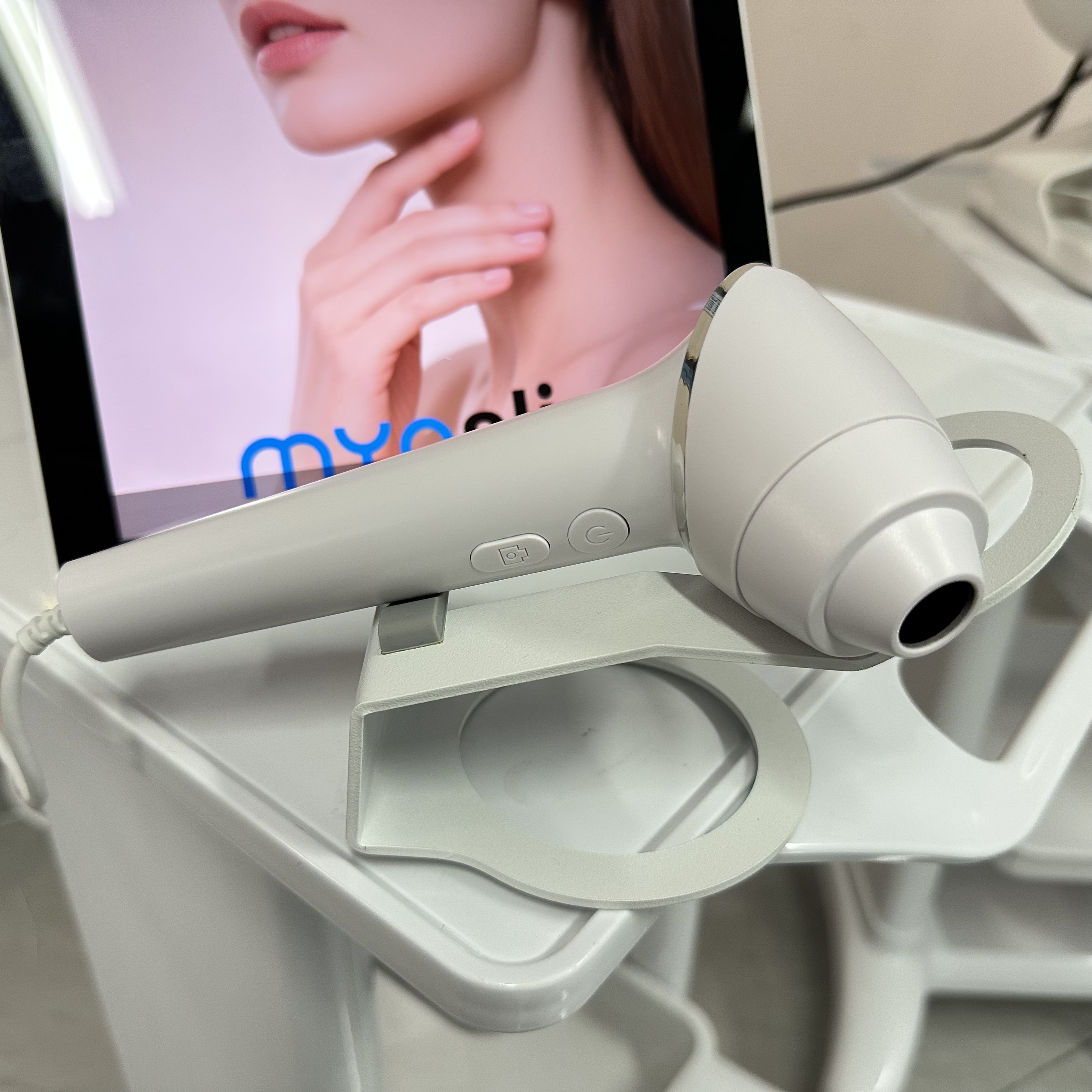 Q1 Pro 36MP AI Analytic Device Facial Scalp Hair Analysis Module for Beauty Salon Skin Diagnosis 8 Spectral Imaging