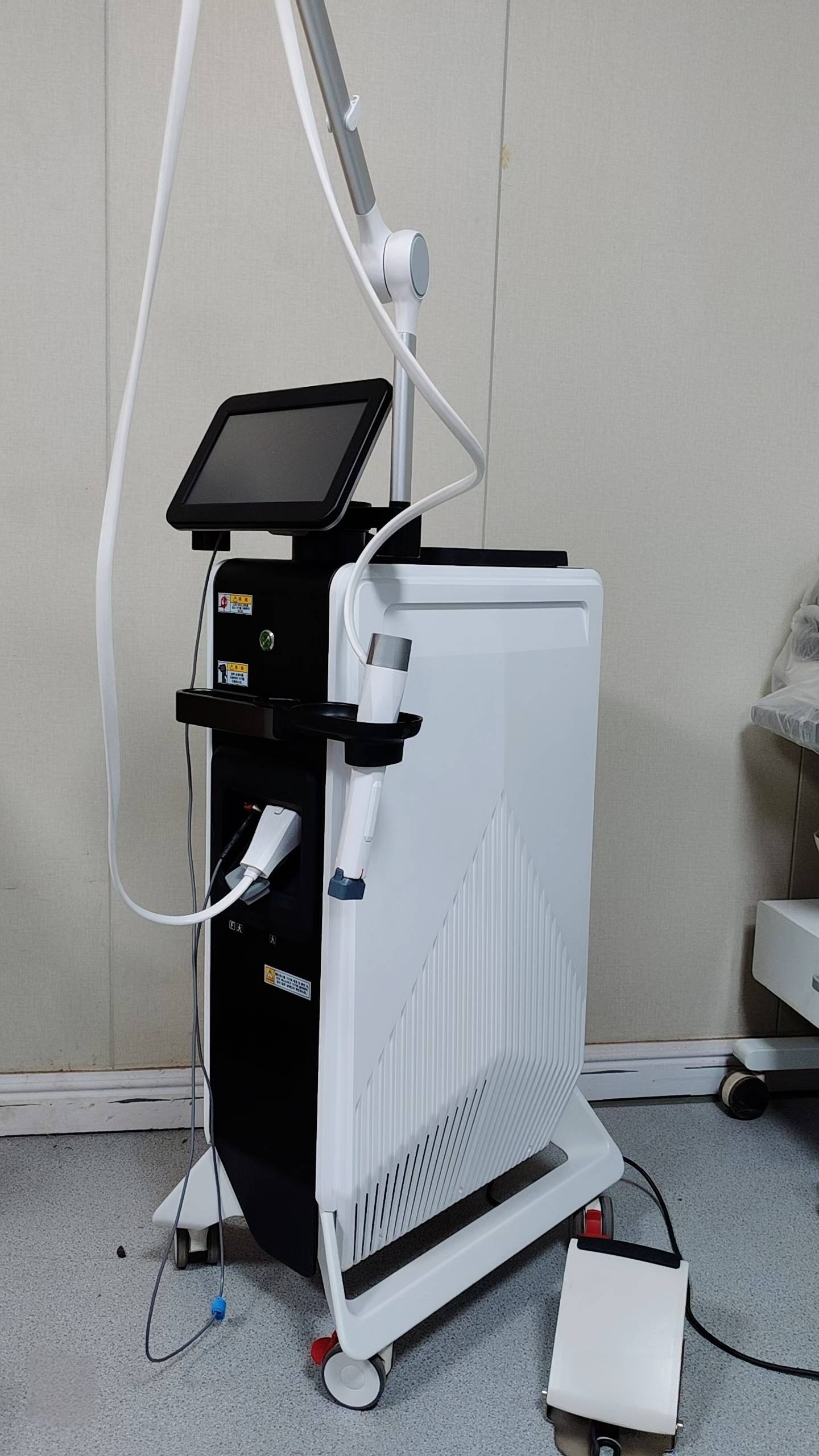 The New 2MHz Dual Frequency Radio Facial Machine Skin Tightening Lifting Beauty Equipment Aesthetic Machine - Image 3